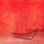 Uncertain Journey, 2016/2021, Shiota Chiharu : The Soul Trembles, Taiwan, 2021 / Photo Guan-Ming Lin © VG Bild-Kunst, Bonn, 2023 © Adagp, Paris, 2024